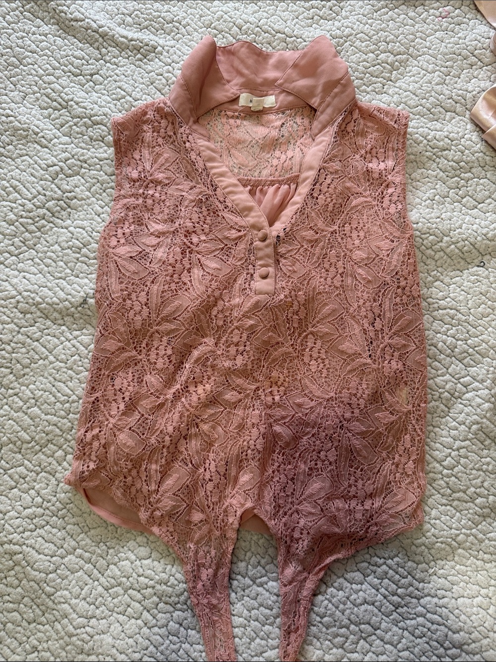 Sleeveless Lace Collared Shell Top - Dusty Rose